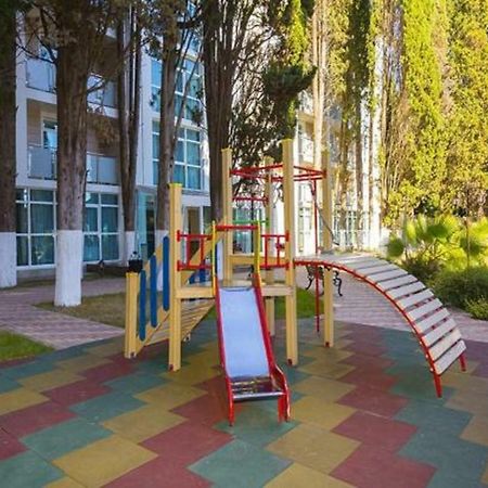 Hotel Cheluskintsev Gagra Esterno foto