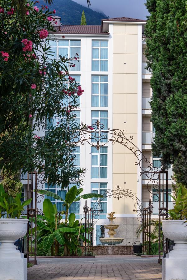 Hotel Cheluskintsev Gagra Esterno foto