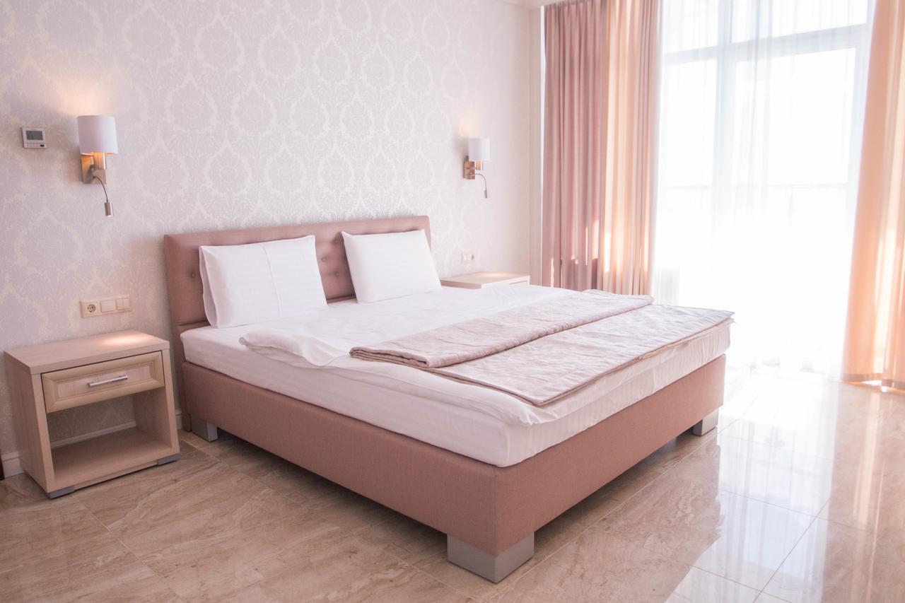 Hotel Cheluskintsev Gagra Esterno foto