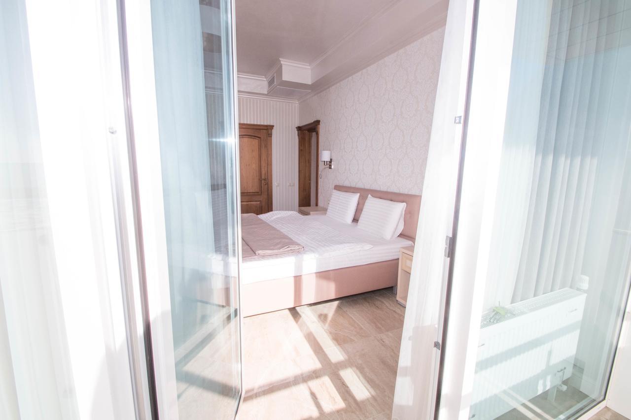 Hotel Cheluskintsev Gagra Esterno foto