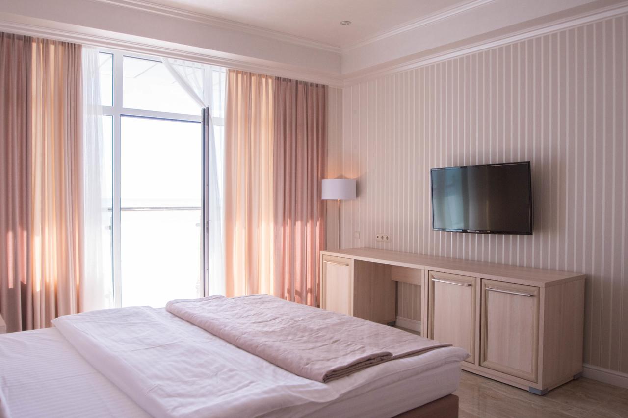 Hotel Cheluskintsev Gagra Esterno foto