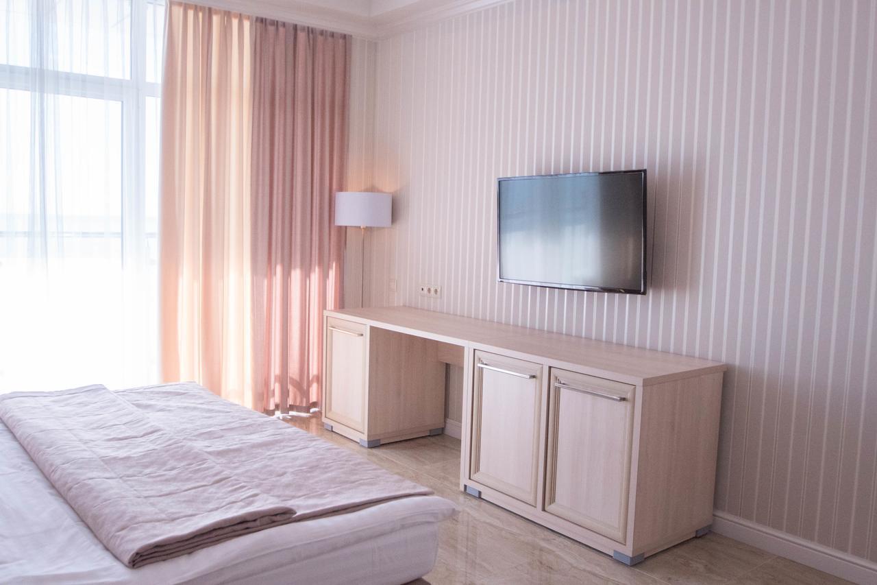 Hotel Cheluskintsev Gagra Esterno foto