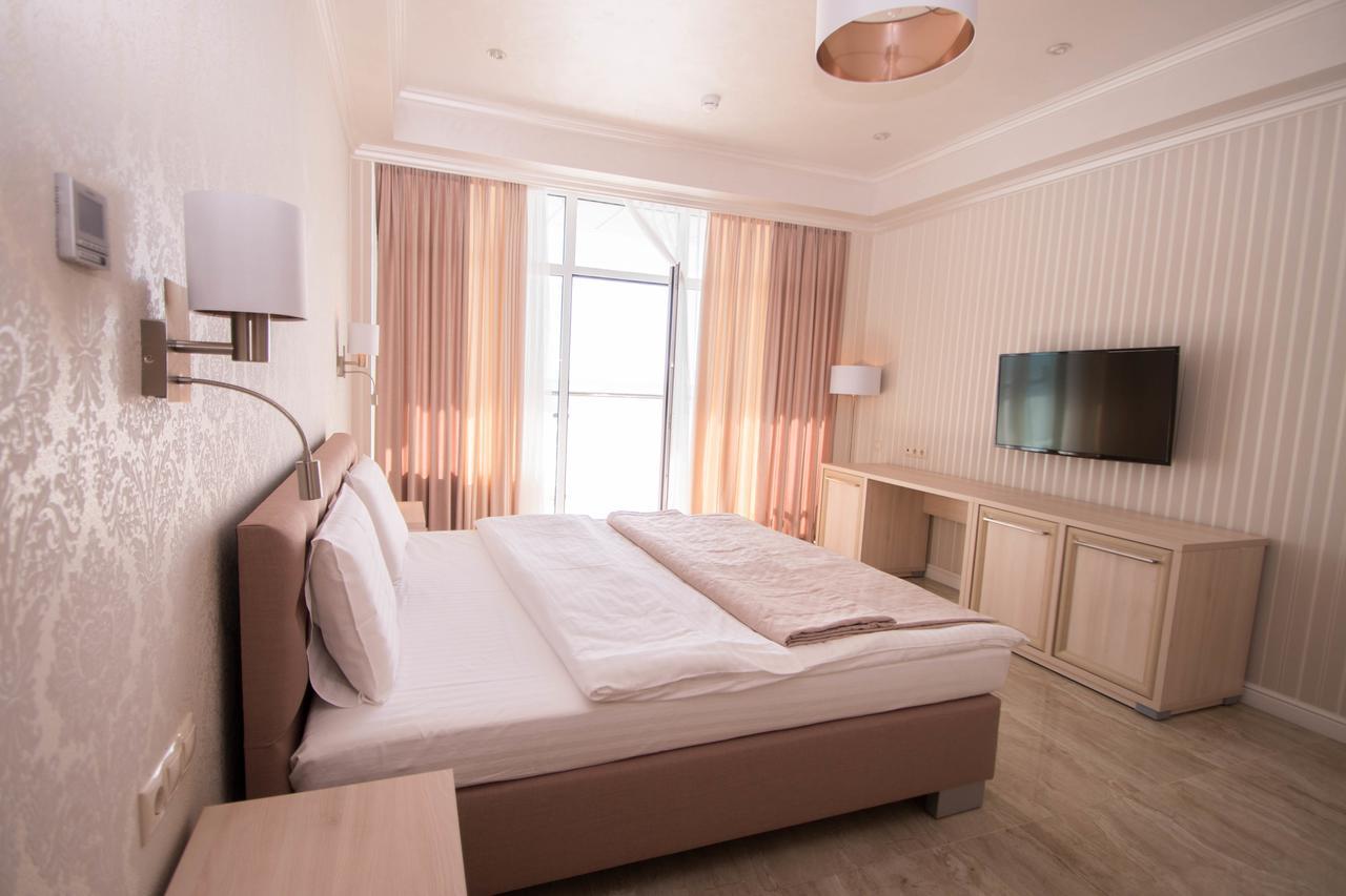 Hotel Cheluskintsev Gagra Esterno foto