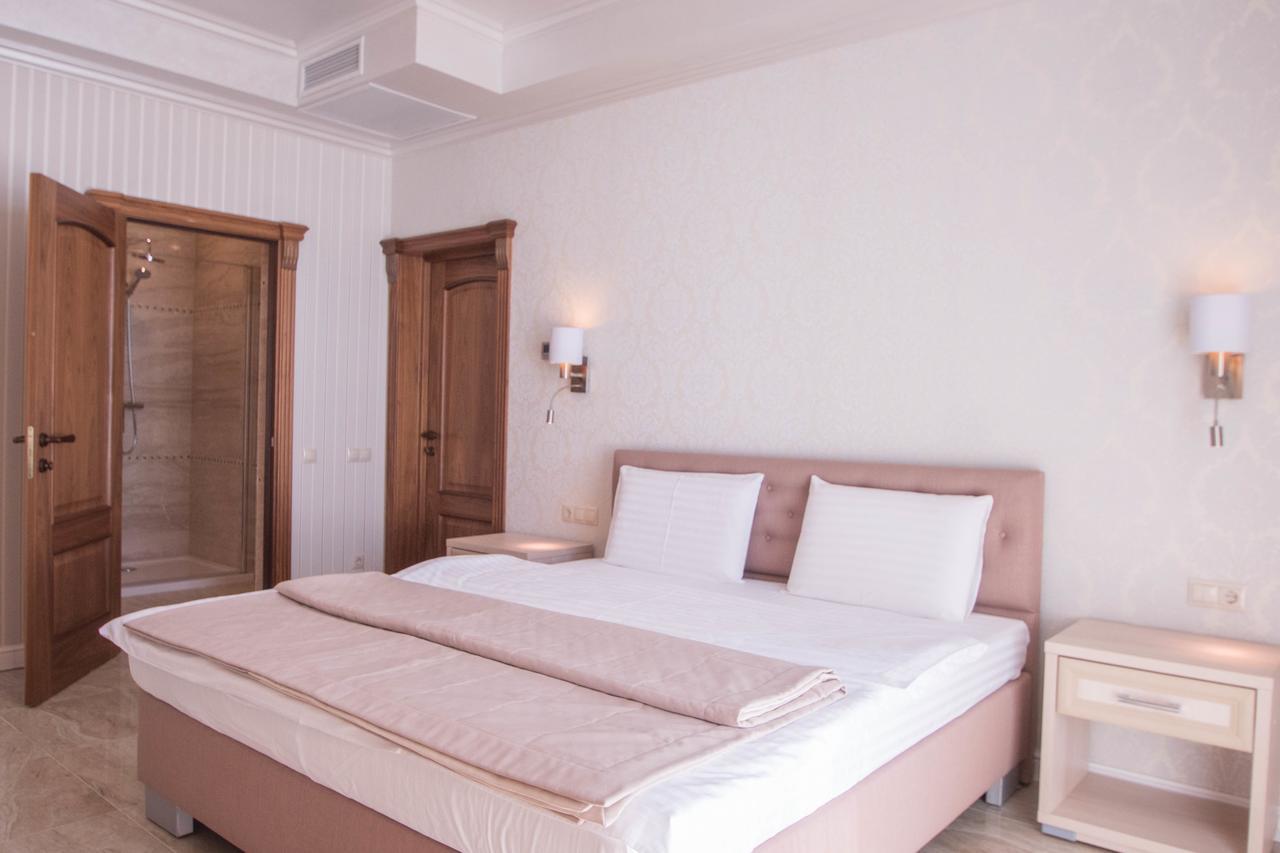 Hotel Cheluskintsev Gagra Esterno foto