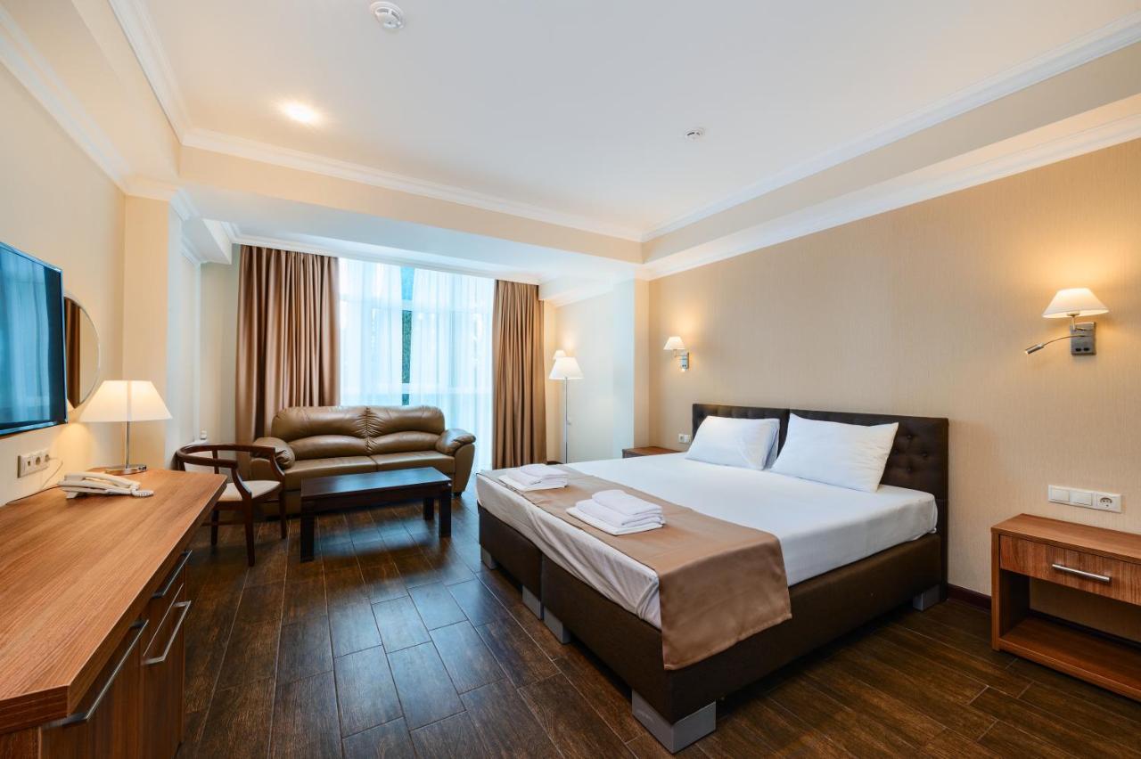 Hotel Cheluskintsev Gagra Esterno foto