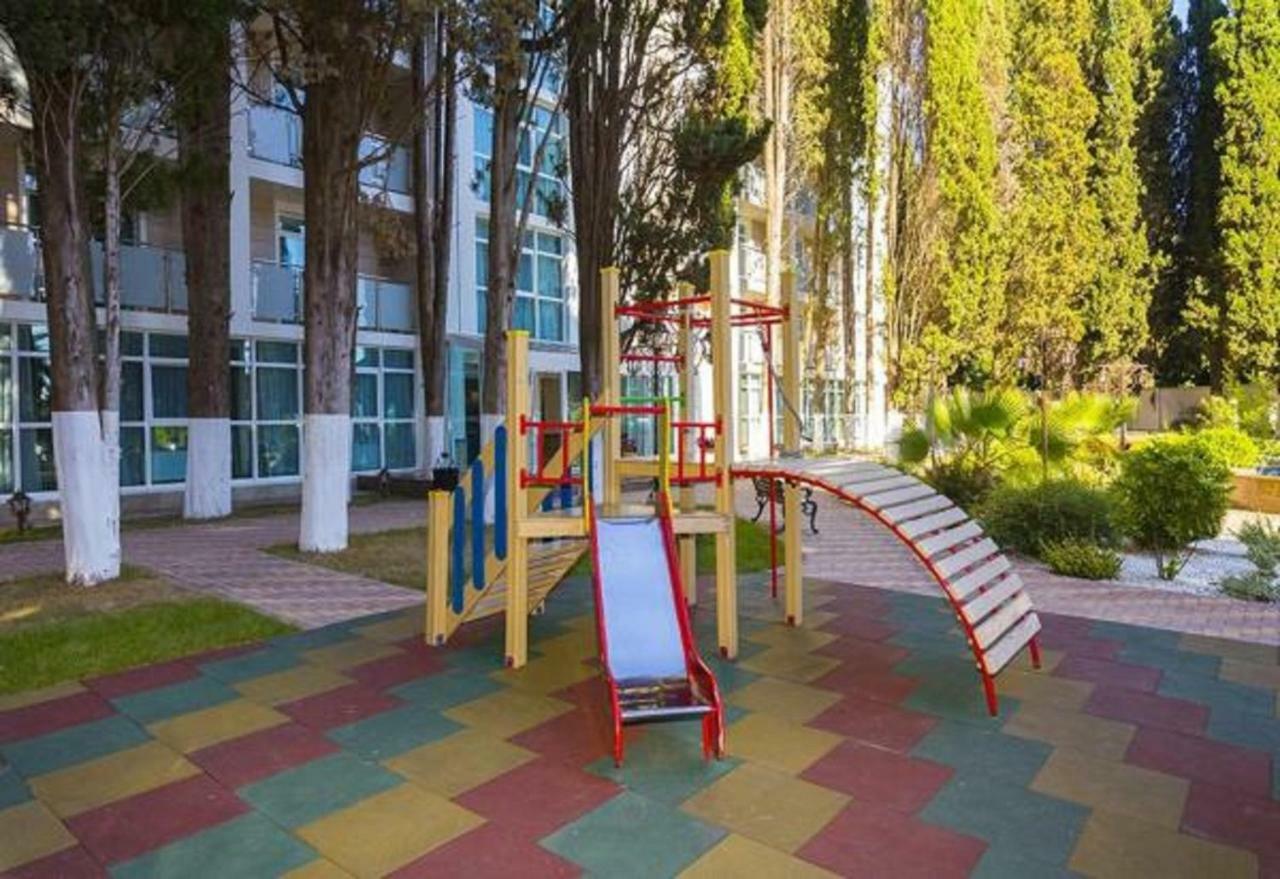 Hotel Cheluskintsev Gagra Esterno foto