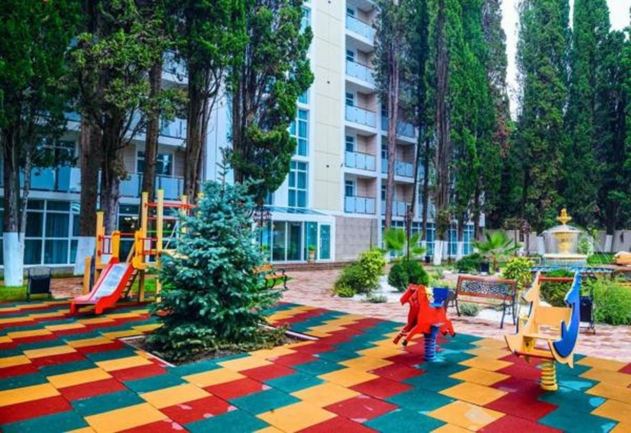Hotel Cheluskintsev Gagra Esterno foto