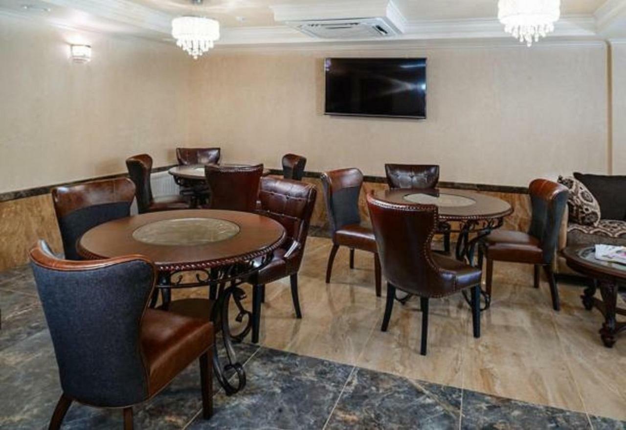 Hotel Cheluskintsev Gagra Esterno foto