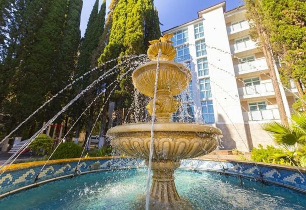 Hotel Cheluskintsev Gagra Esterno foto
