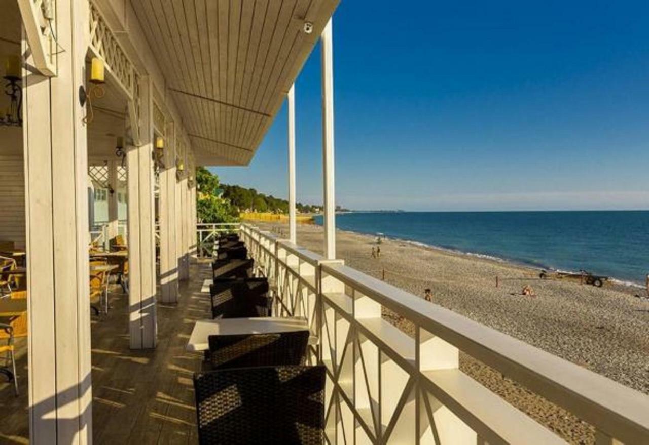 Hotel Cheluskintsev Gagra Esterno foto